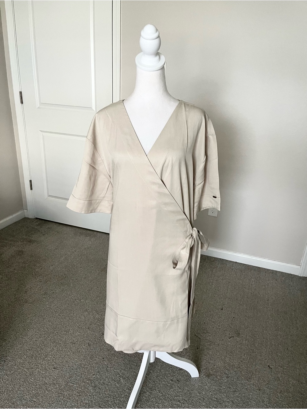NWT Cozy Earth Wrap Mini Dress Size XXXL in Colors Sand and White